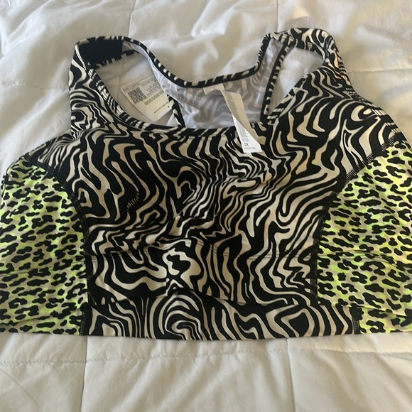 NWT lot of Fabletics White and Animal Print Sports bra - Picture 5 of 9